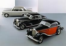 Drei Granden der Geschichte (von vorn nach hinten): Die Mercedes-Benz Typen 320n Kombinations-Coupé (Baureihe 142, 1937 bis 1942), 300 Sc Coupé (Baureihe 188, 1955 bis 1958) und 280 SE 3,5 Coupé (Baureihe 108, 1971 bis 1972).